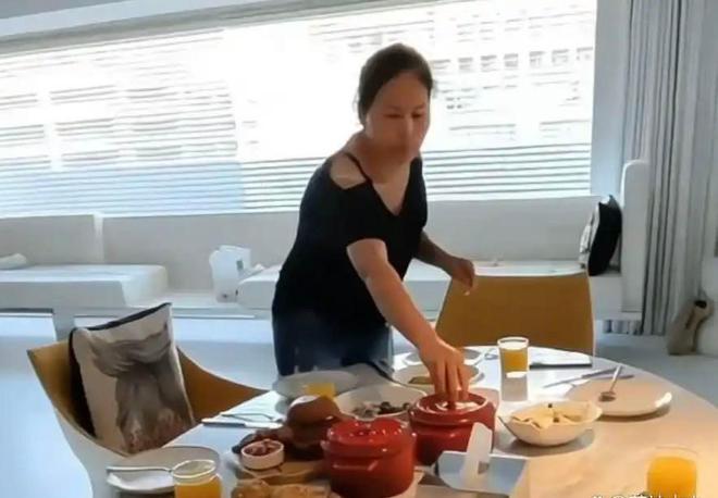 小菲郁躁症复发开跑车直奔豪宅吊唁大S开元棋牌网站小S回应斥资百万包机汪(图10)