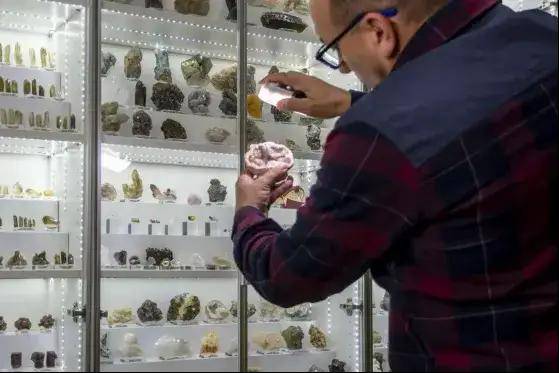 海第一批玄学在全世界薅羊毛？开元棋牌app靠着情绪价值出(图2)