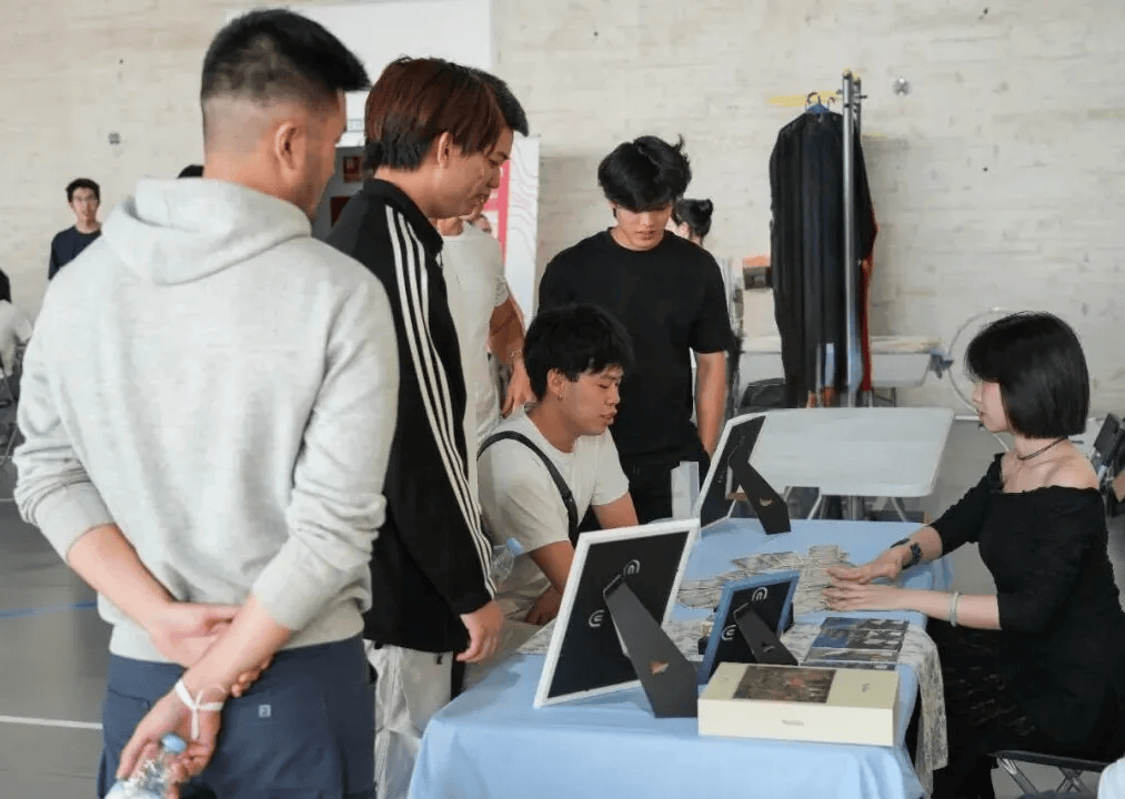 学生趣味运动会如何让中西青年“玩”成一片？开元棋牌汉服、塔罗、运动破冰！第二届中西大(图5)